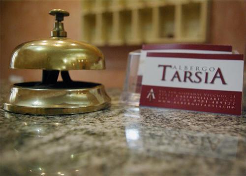 Albergo Tarsia กาสโตรวิลลารี ภายนอก รูปภาพ