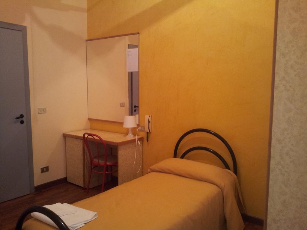 Albergo Tarsia กาสโตรวิลลารี ภายนอก รูปภาพ