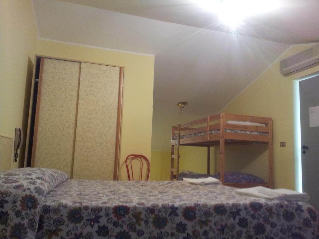 Albergo Tarsia กาสโตรวิลลารี ภายนอก รูปภาพ